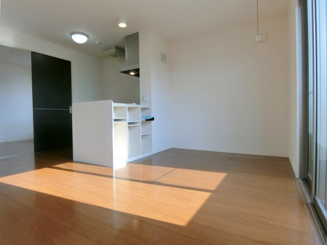 居室・リビング　南向きで明るいリビング