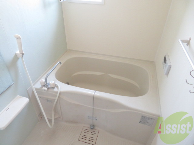 バス・シャワールーム　こちらはお風呂。一日の疲れをここで癒してください。