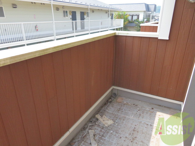 バルコニー　バルコニーは陽当たり良好で、洗濯物も乾きやすいですね。