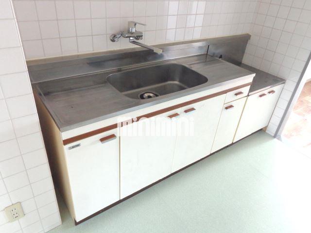 キッチン　広めのキッチンで料理も楽々