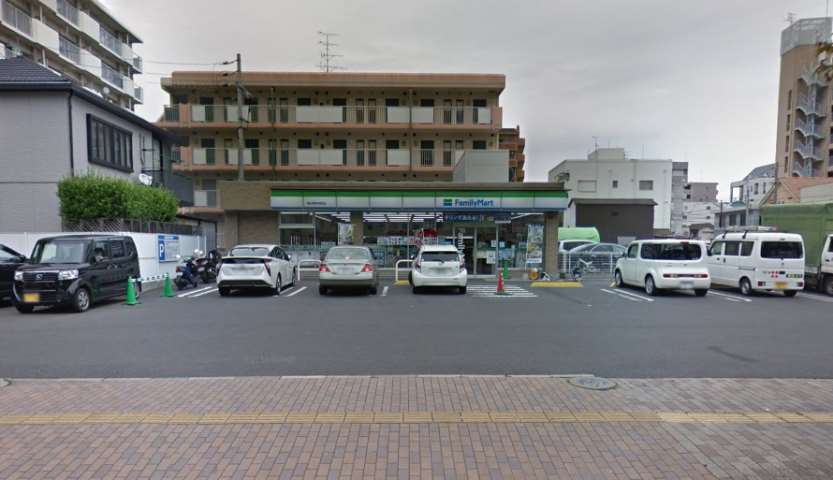 コンビニ　ファミリーマート南中央町店（コンビニ）まで481m
