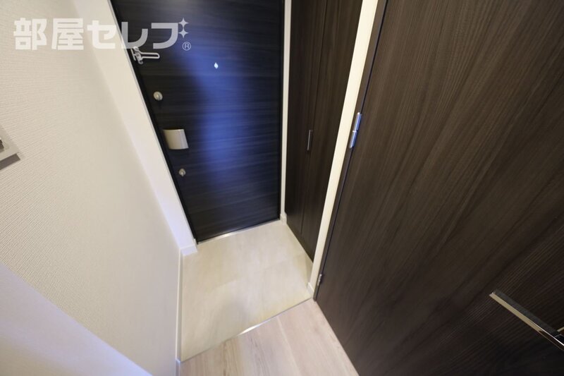 玄関　１１０２号室写真