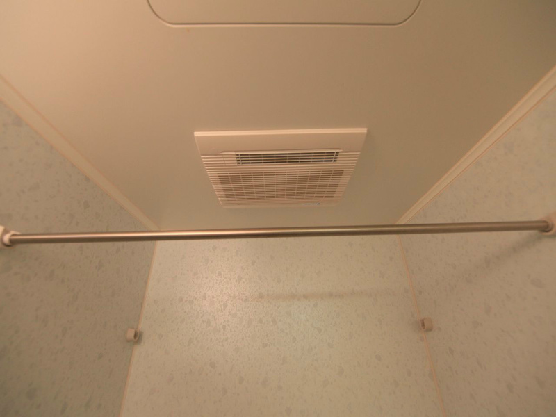 その他設備　浴室暖房乾燥機付き