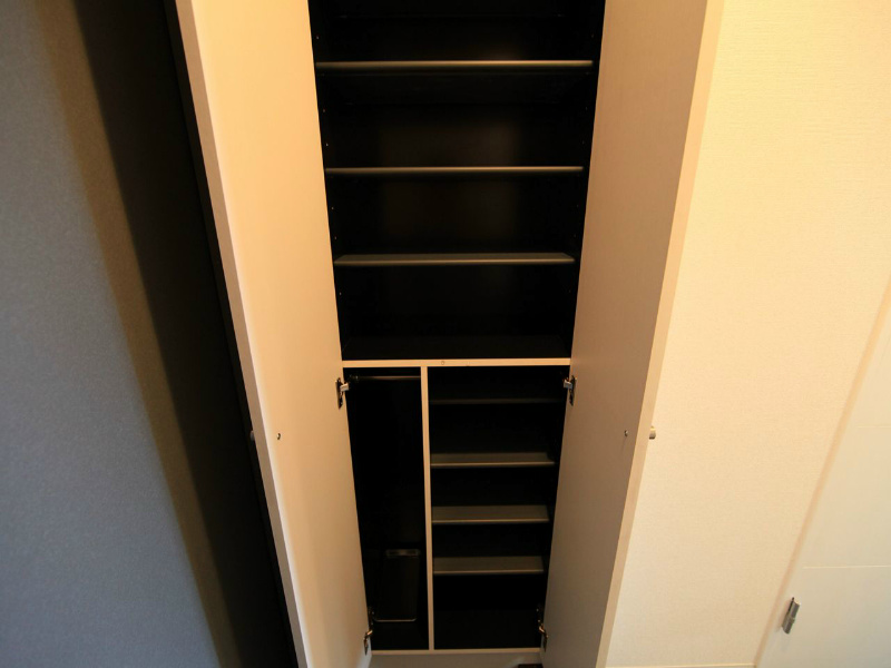 玄関　玄関　シューズボックス付（収納充実してます）