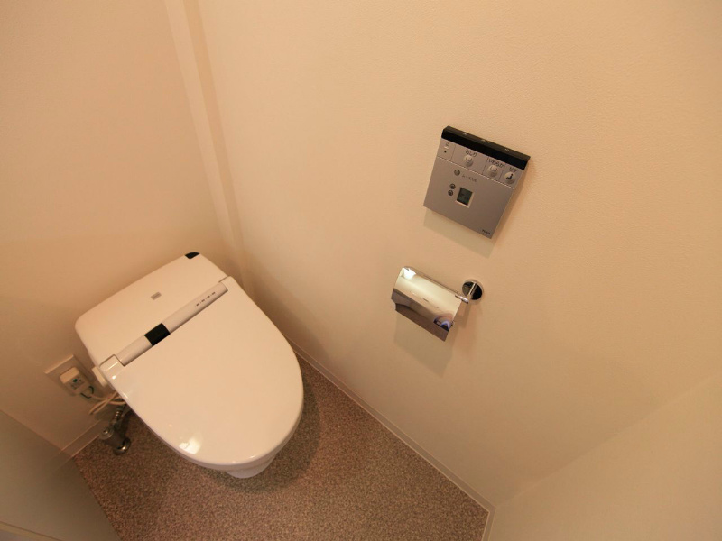 トイレ　温水洗浄暖房便座付トイレ