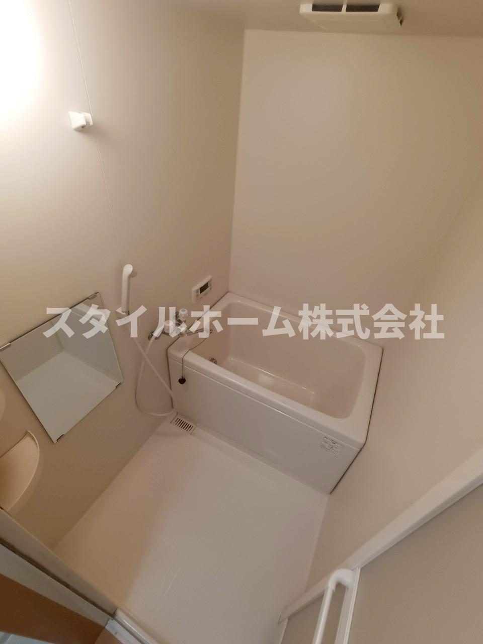 バス・シャワールーム　同建物内別部屋の写真です。