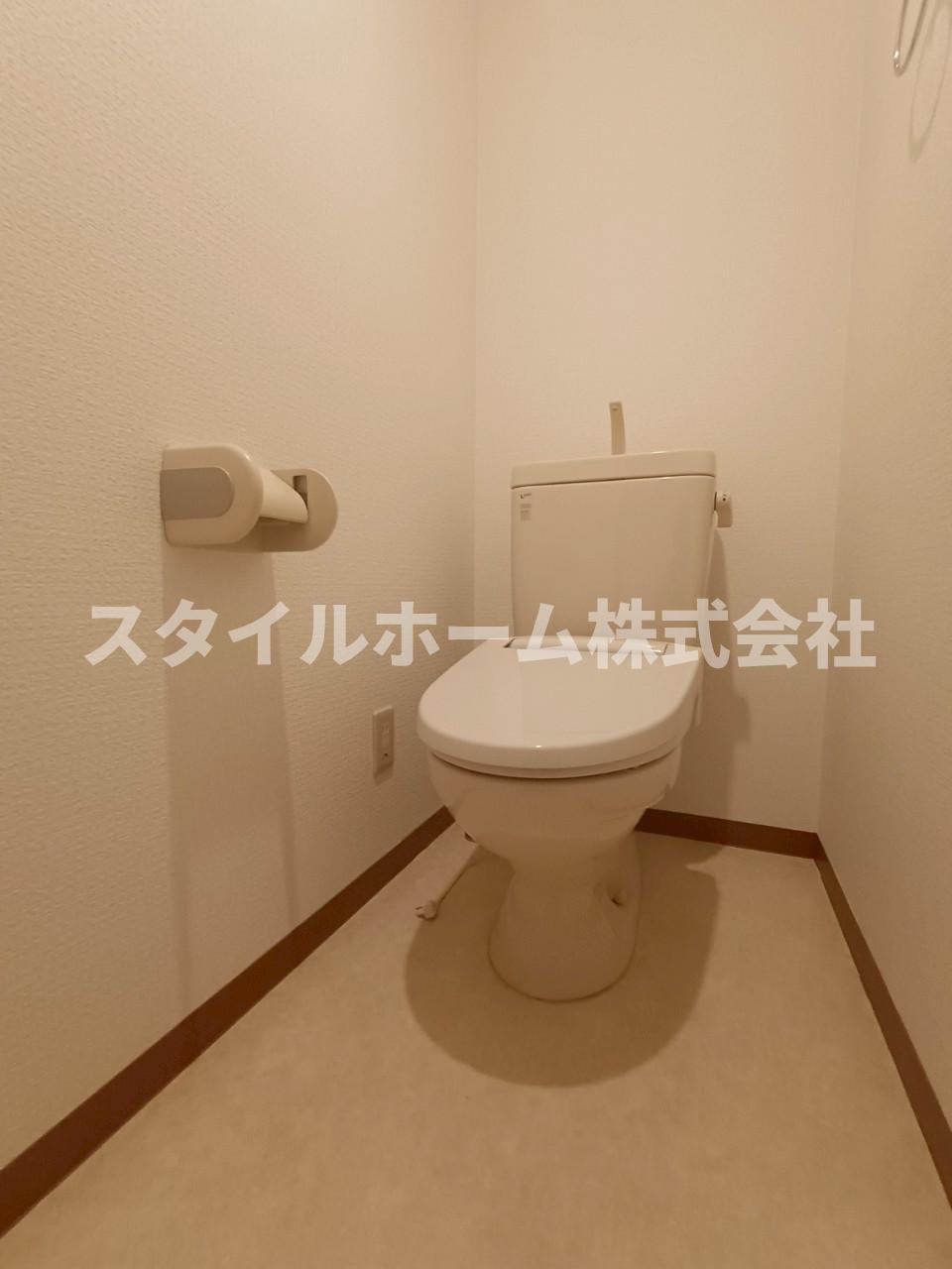トイレ　同建物内別部屋の写真です。