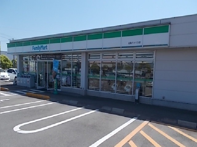 コンビニ　ファミリーマート（コンビニ）まで500m