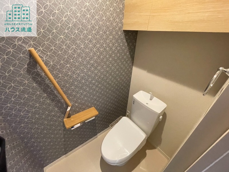 トイレ　※写真は別号室です