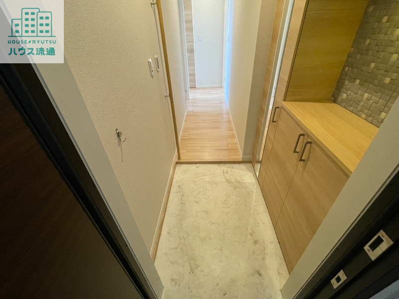 玄関　※写真は別号室です