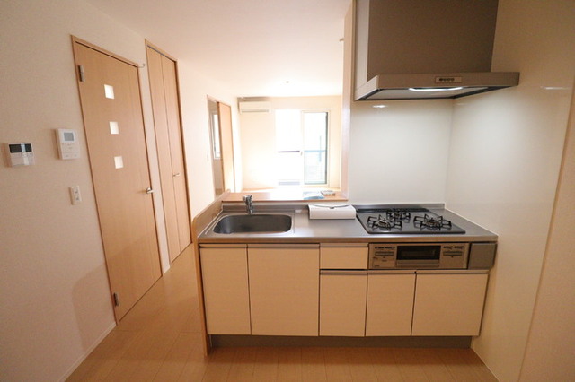 キッチン　対面キッチン（３口コンロ）