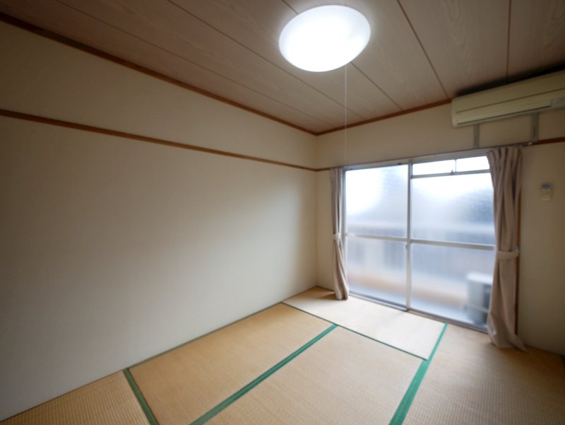 居室・リビング　西側和室６帖