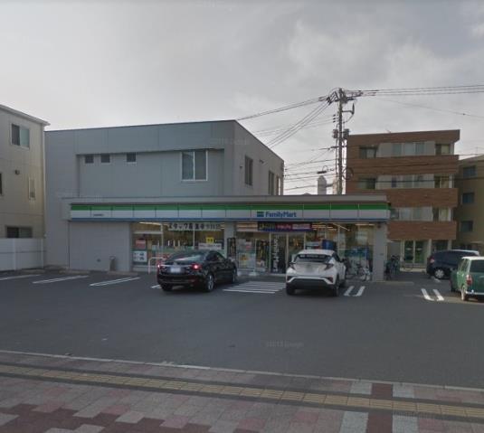 コンビニ　ファミリーマート（コンビニ）まで716m