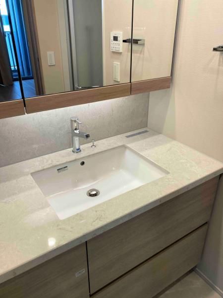 洗面設備　スペースが確保できる洗面所です