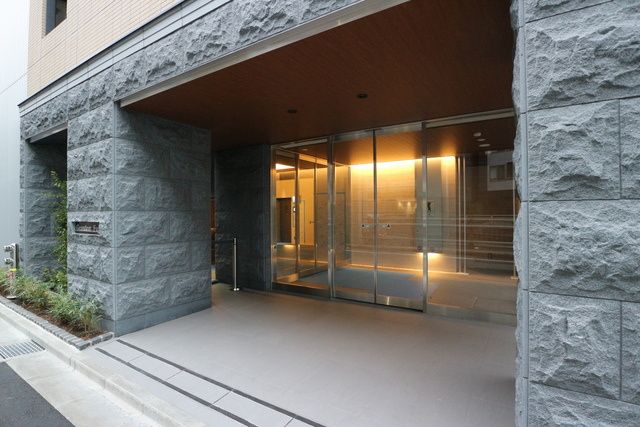 エントランス　ゆとりのあるエントランスです