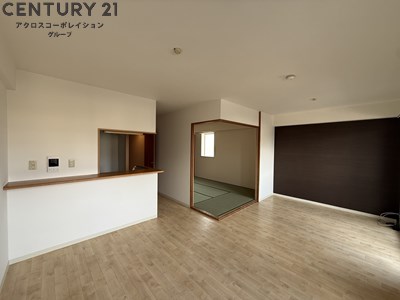 居室・リビング　和室と合わせて使用可能な広々LDK☆