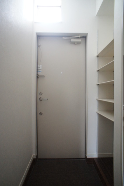 玄関　下駄箱付なので、玄関はいつでもスッキリ片付きますね☆