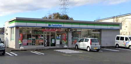 コンビニ　ファミリーマート（コンビニ）まで825m