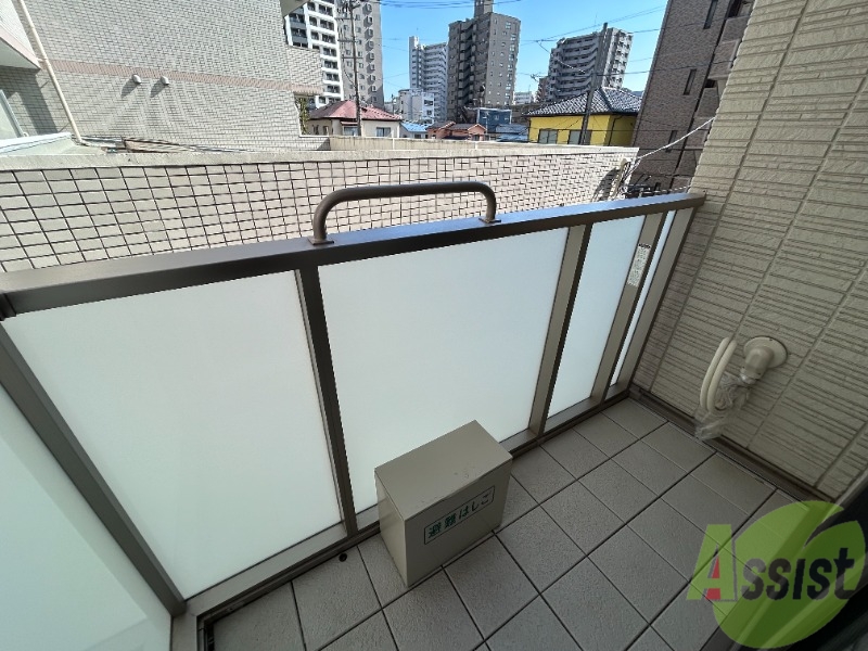 バルコニー　こちらはベランダです。洗濯物を干すことも出来ます。