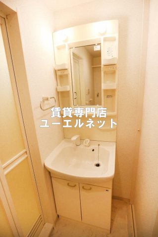 洗面設備　清潔感ある独立洗面台で毎日気持ちよく♪