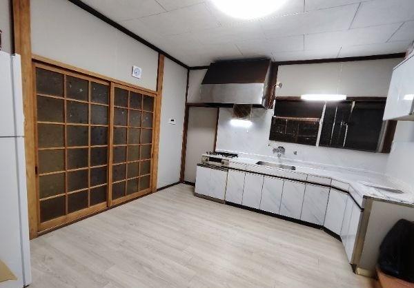 キッチン　キッチンは白ベースのデザインです