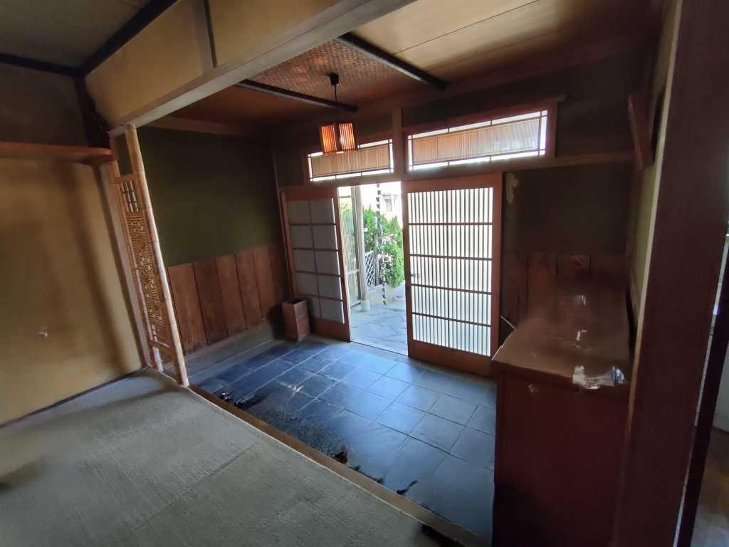 玄関　玄関が広いのが魅力。自転車を玄関にオクことも可能なスペーです