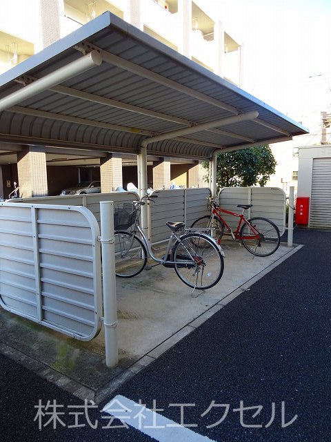 その他共有部分　屋根付きの駐輪場です。