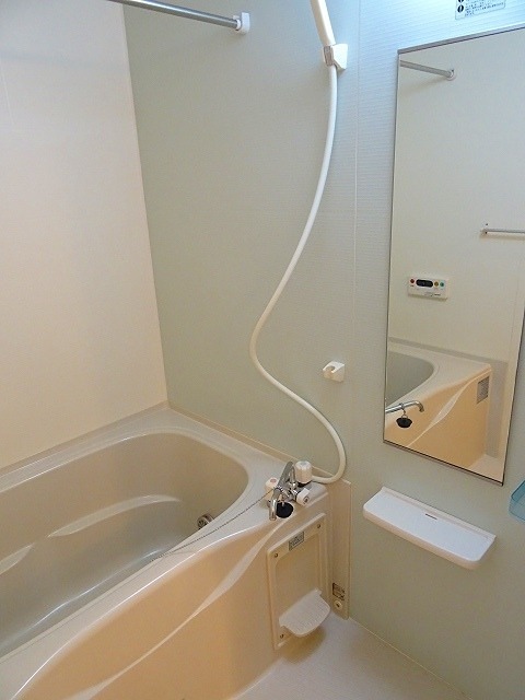 バス・シャワールーム　追い焚き機能のお風呂です。