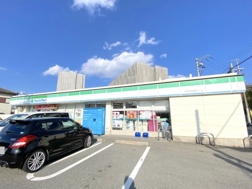コンビニ　ファミリーマート 堺百舌鳥梅町三丁店（コンビニ）まで162m