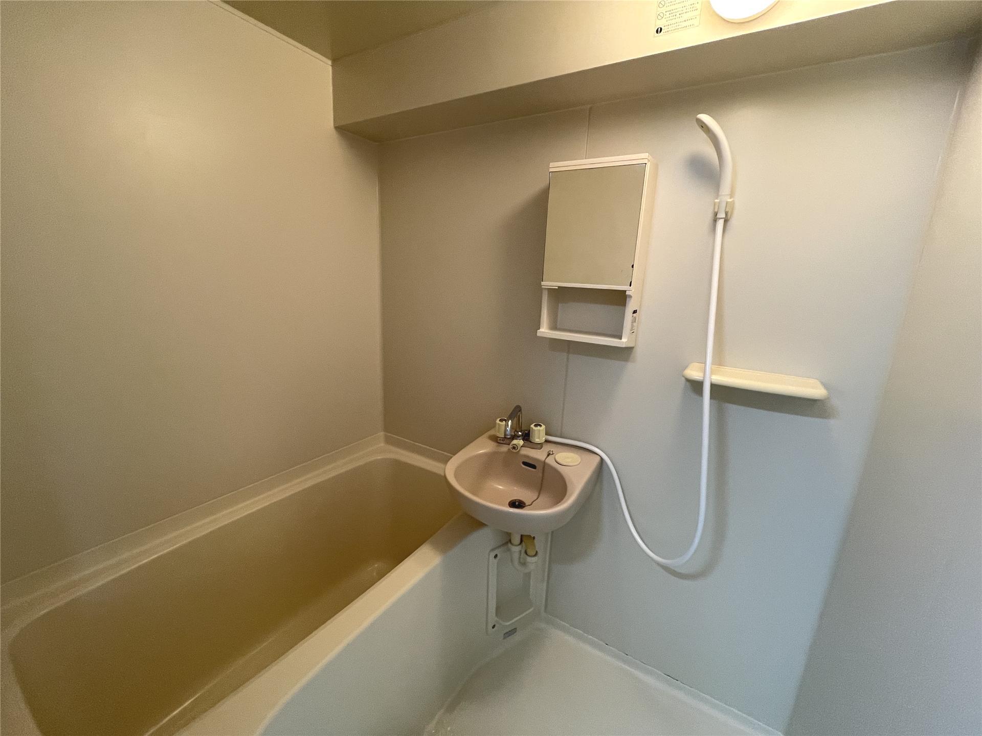 バス・シャワールーム　別階の参考写真です