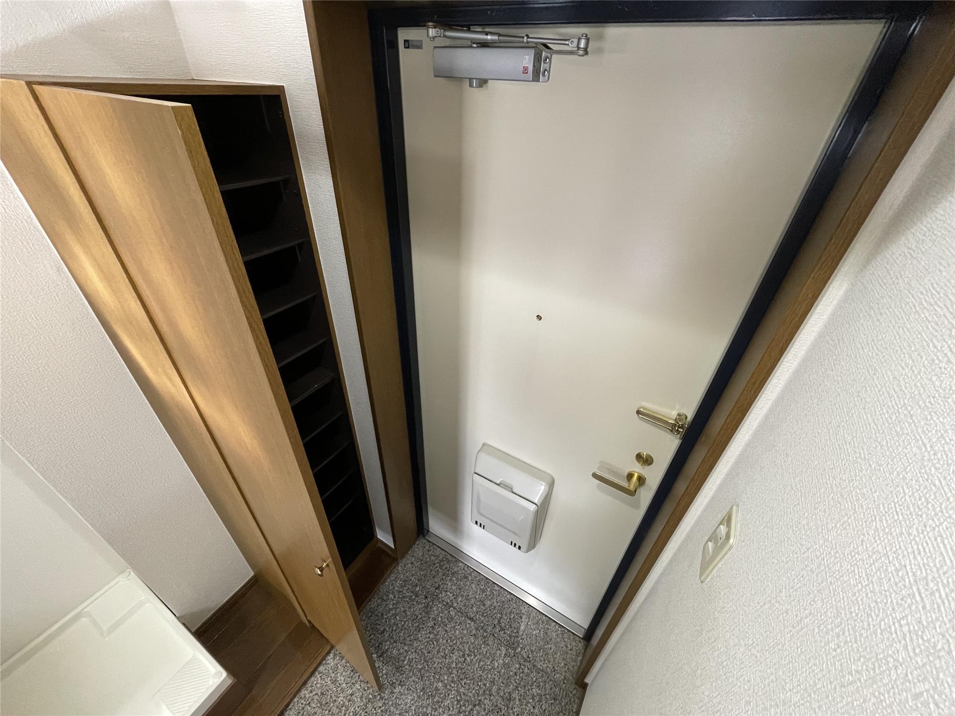 玄関　別階の参考写真です