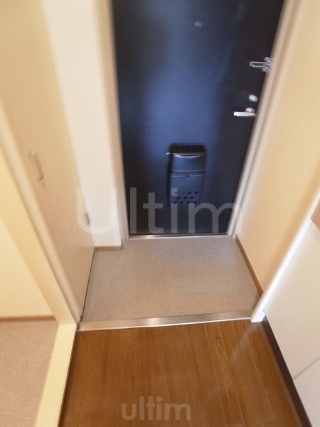 玄関　別のお部屋のお写真です。ご参考までに