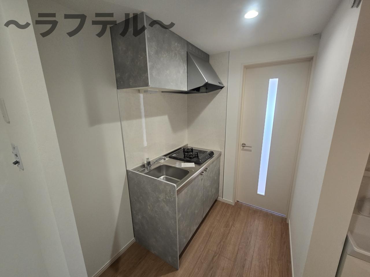 キッチン　同メーカー施工　別部屋イメージ写真