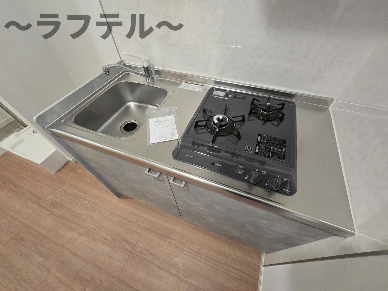 キッチン　同メーカー施工　別部屋イメージ写真