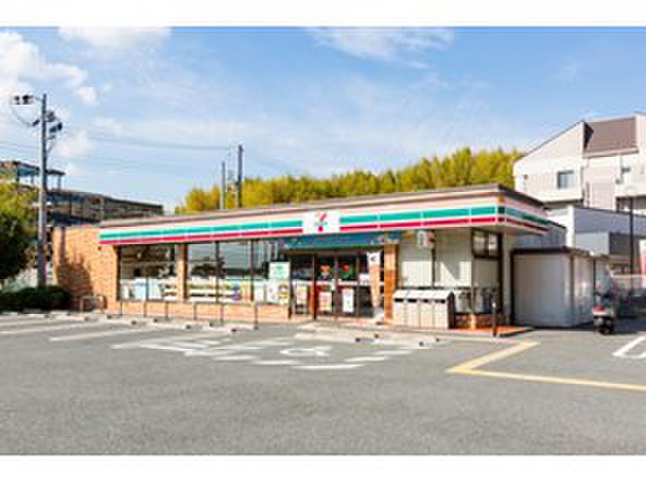 コンビニ　セブンイレブン東泉丘（コンビニ）まで350m