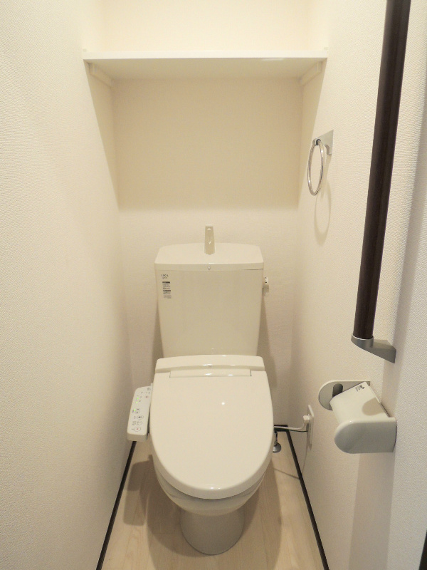 トイレ　温水洗浄便座です