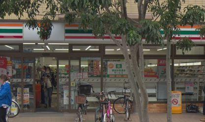 コンビニ　セブンイレブン大阪天神橋1丁目店（コンビニ）まで214m