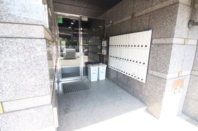 エントランス　ゆとりのあるエントランスです