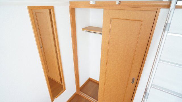 収納　広々としたクローゼットです。