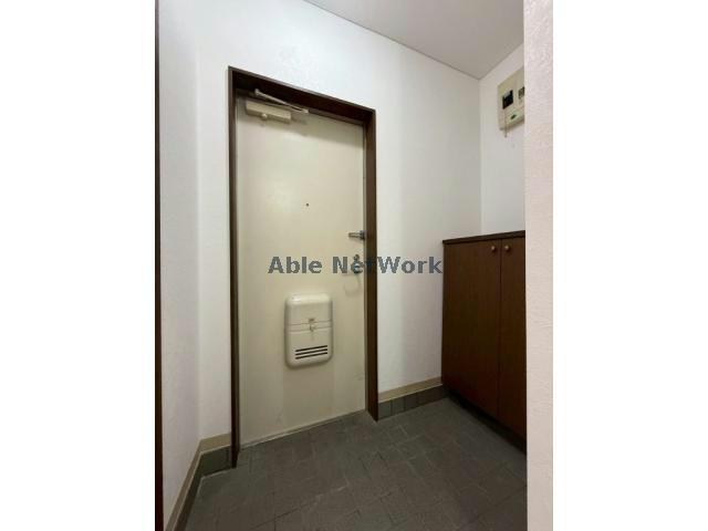 玄関　※同型タイプです。（C102）