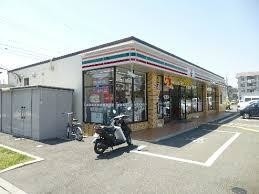 コンビニ　セブン-イレブン 茨木真砂玉島台店（コンビニ）まで261m