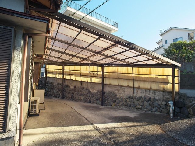 駐車場　キッチン直結の屋根付き駐車場！荷物の多い雨の日も楽々です。