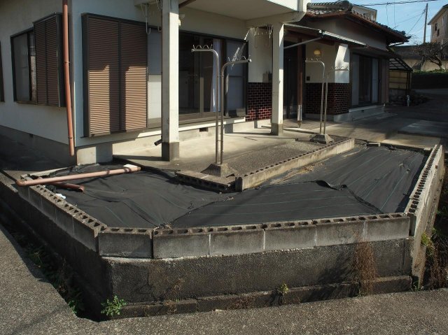 庭　庇付きで雨でもBBQできちゃう！花壇に家庭菜園、人工芝でも！