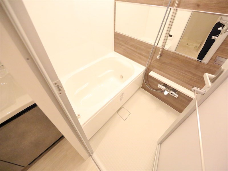 バス・シャワールーム　浴室暖房乾燥機付　追い焚き・オートバス機能付お風呂