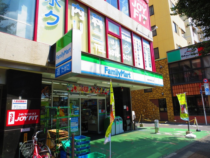 コンビニ　ファミリーマート東高円寺北口店（コンビニ）まで750m