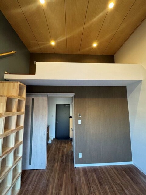 その他部屋・スペース　落ち着いた色合いの天井・壁クロス♪