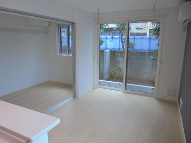 居室・リビング　電動シャッター付き