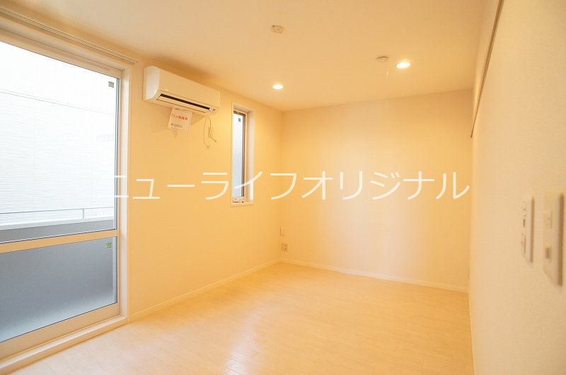 居室・リビング　南向きで日当たり良好な洋室。