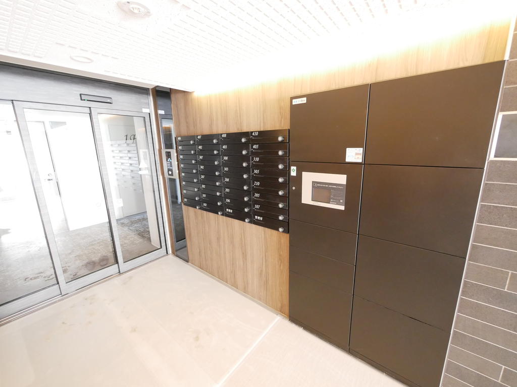 エントランス　☆宅配ボックス完備☆