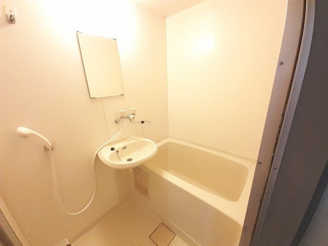 バス・シャワールーム　ゆったり過ごせるお風呂です